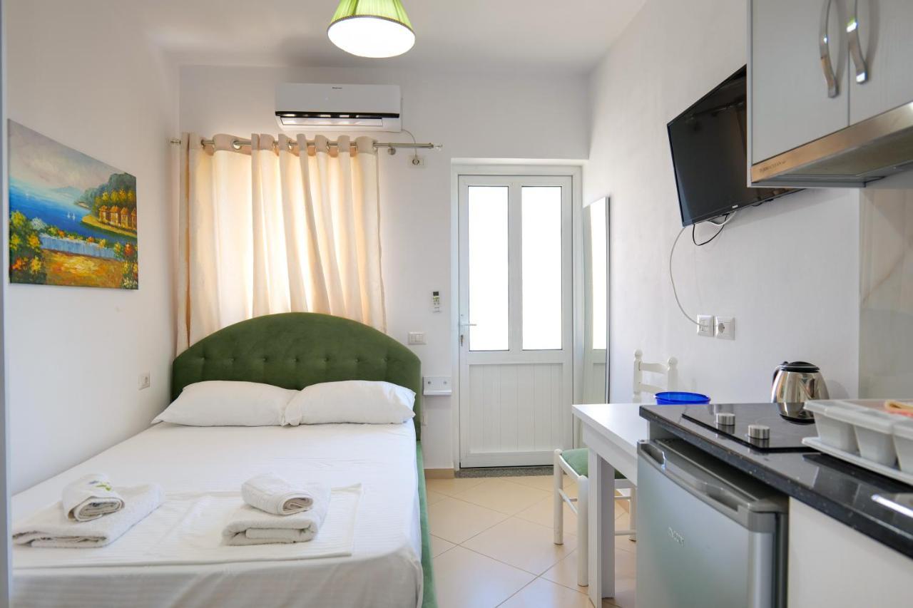קסאמיל Guest House Gerard מראה חיצוני תמונה