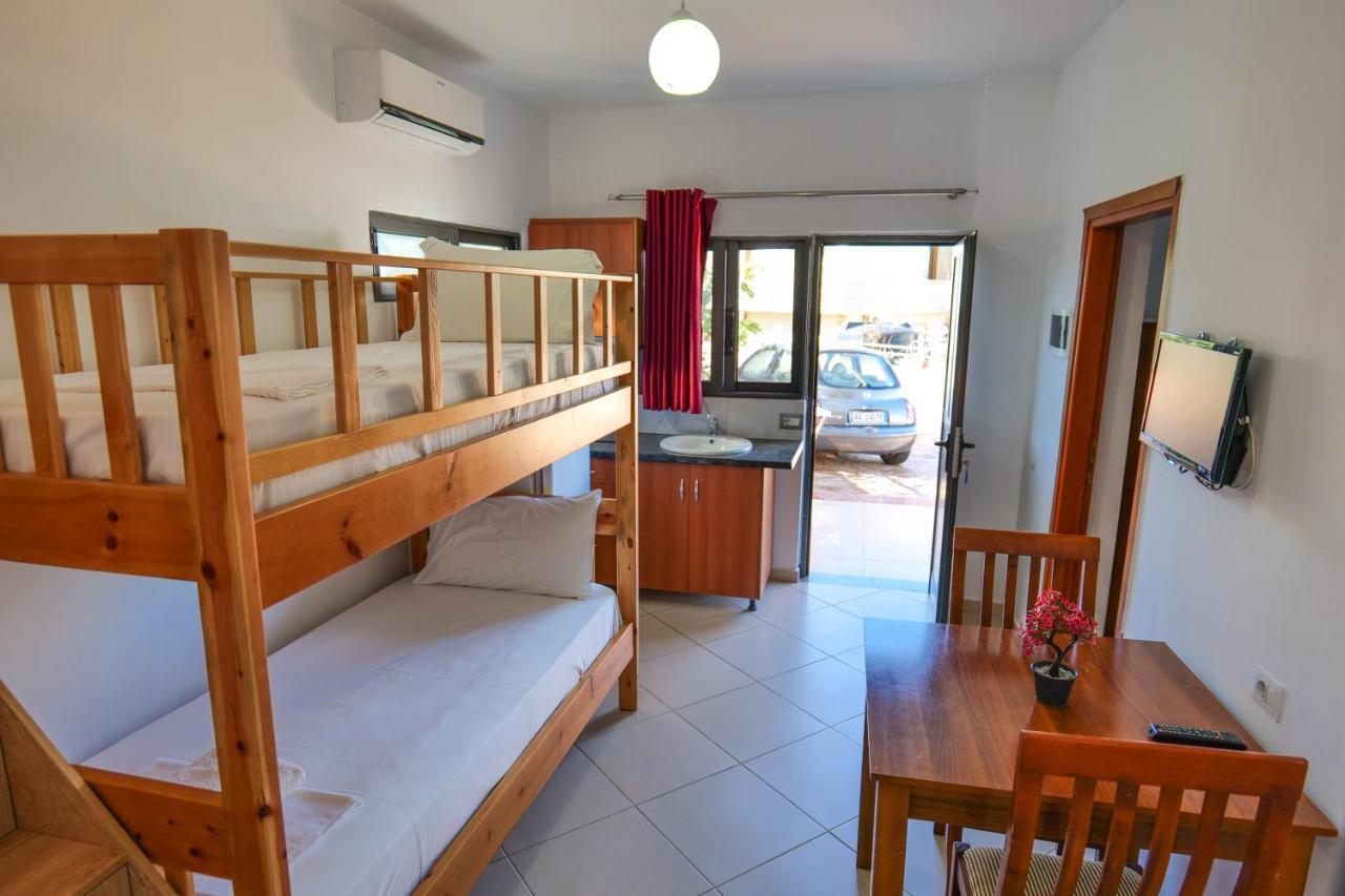 קסאמיל Guest House Gerard מראה חיצוני תמונה