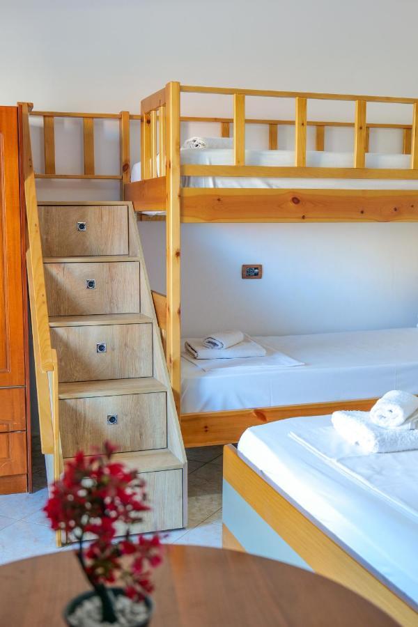 קסאמיל Guest House Gerard מראה חיצוני תמונה