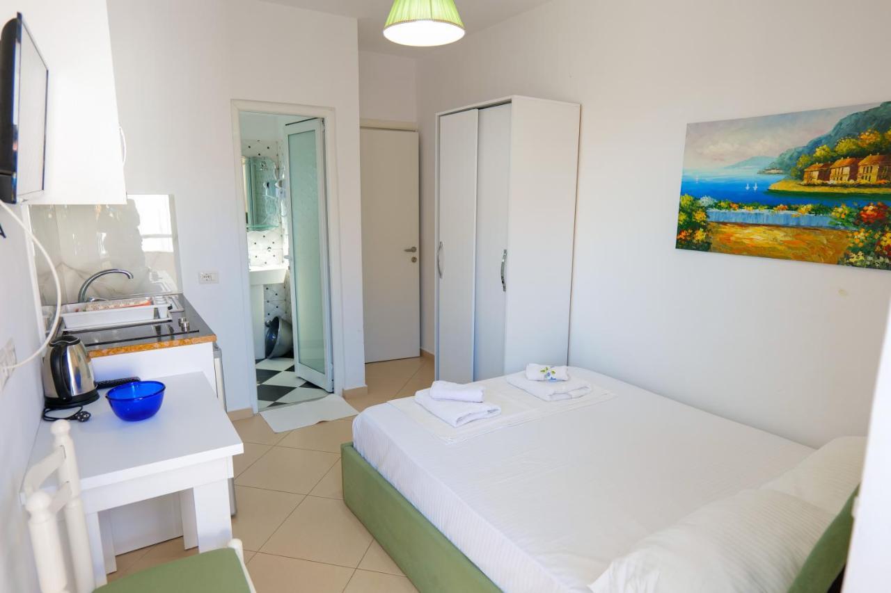 קסאמיל Guest House Gerard מראה חיצוני תמונה