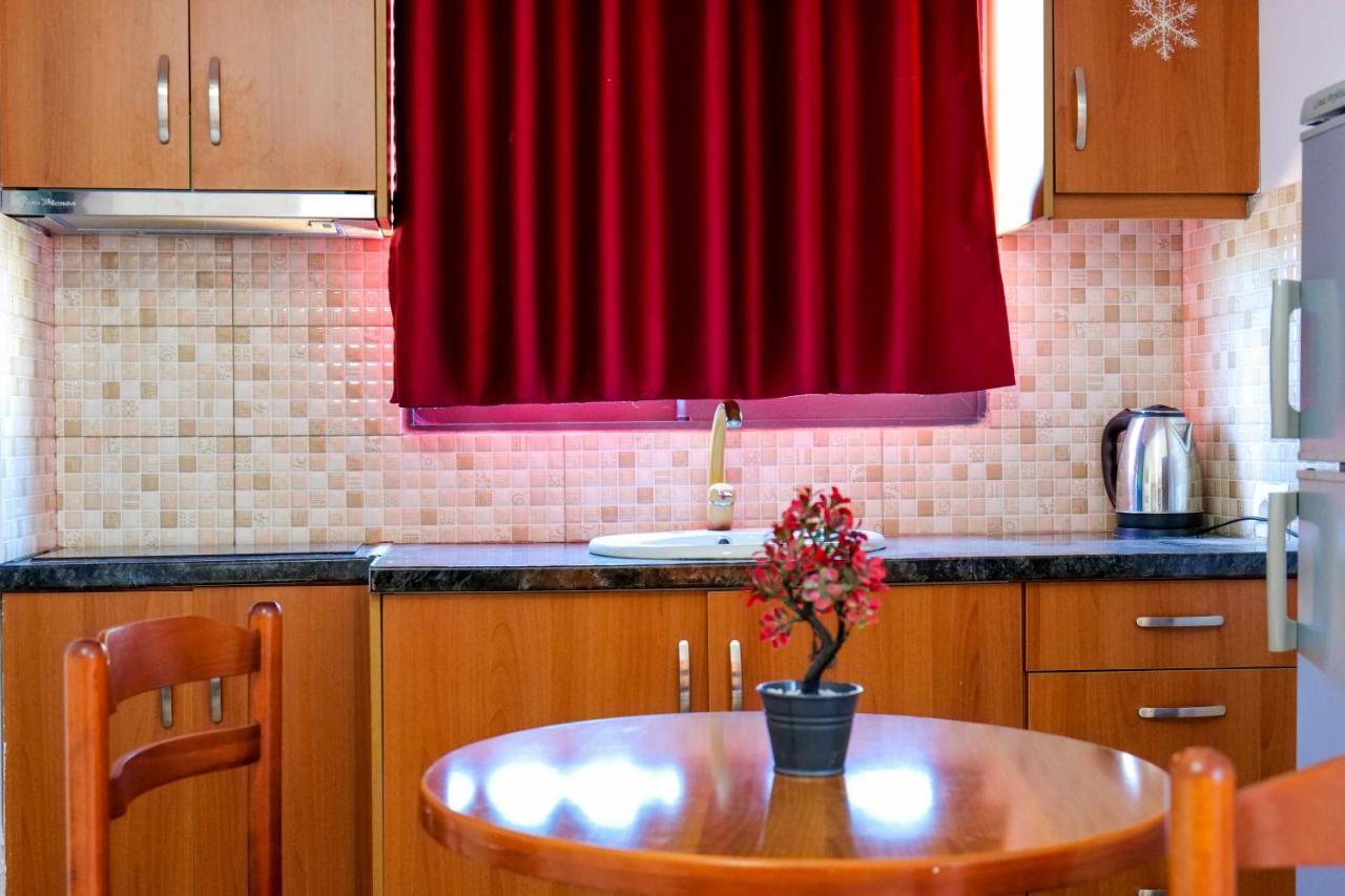 קסאמיל Guest House Gerard מראה חיצוני תמונה
