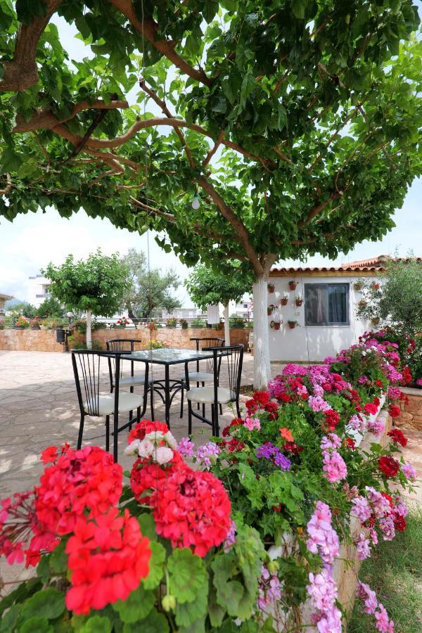 קסאמיל Guest House Gerard מראה חיצוני תמונה