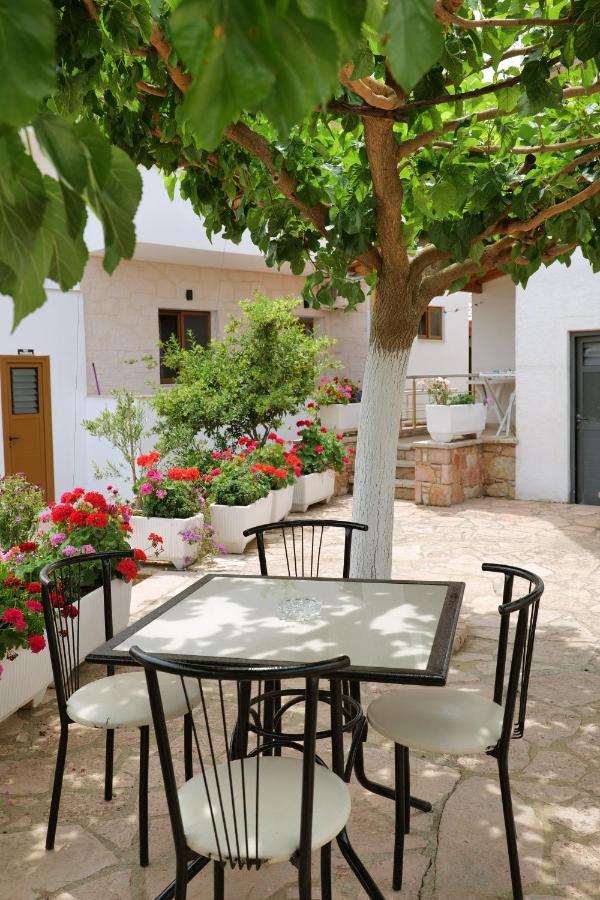 קסאמיל Guest House Gerard מראה חיצוני תמונה