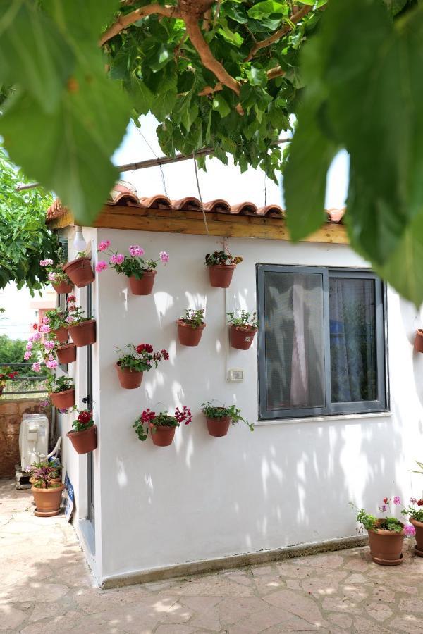 קסאמיל Guest House Gerard מראה חיצוני תמונה