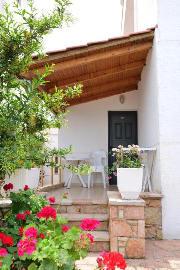 קסאמיל Guest House Gerard מראה חיצוני תמונה