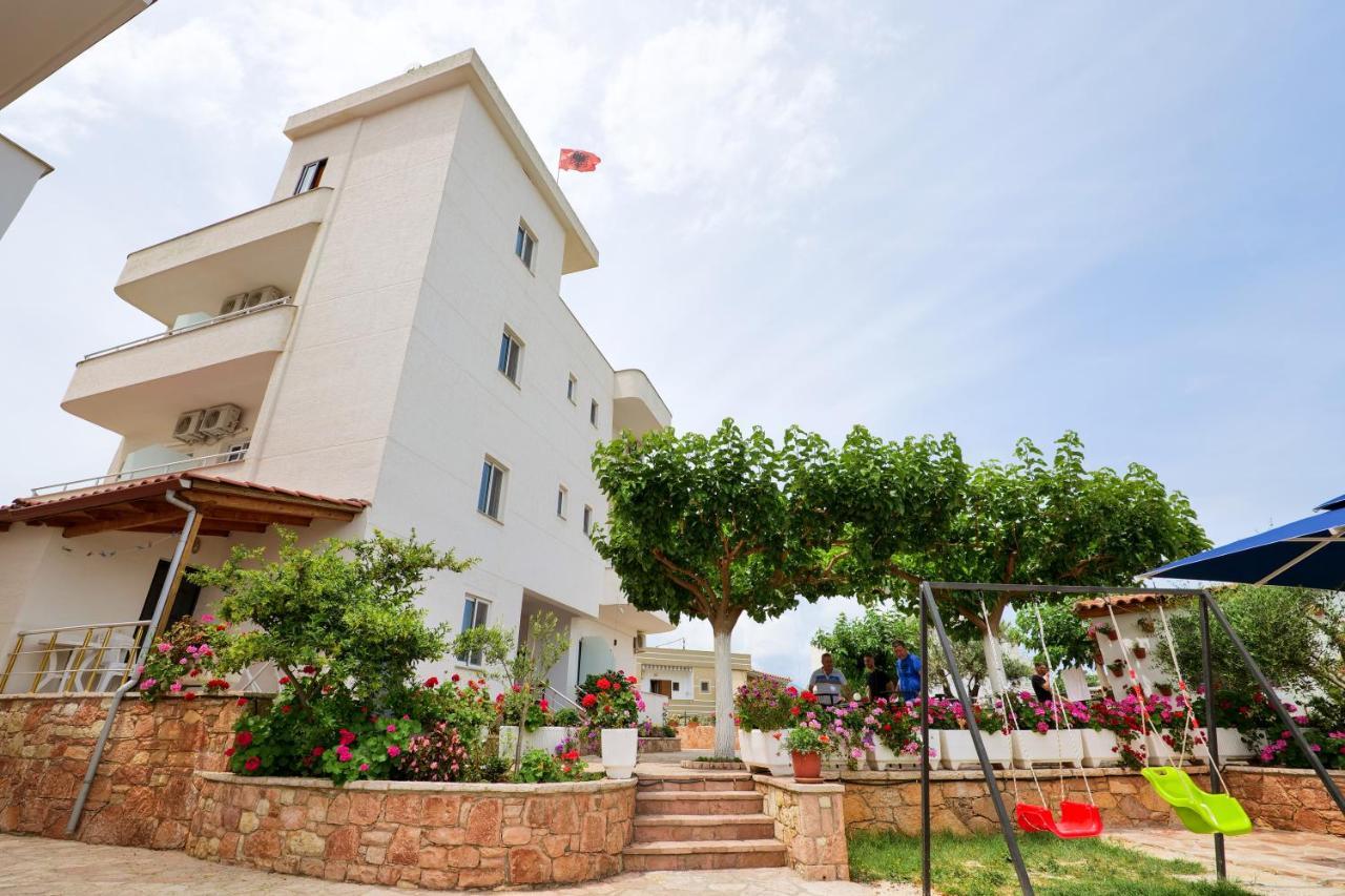קסאמיל Guest House Gerard מראה חיצוני תמונה